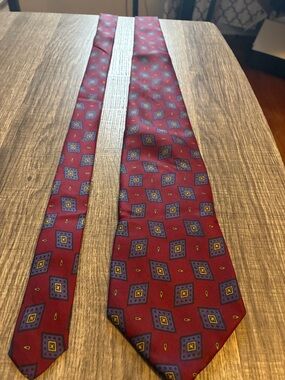 Men's Burgundy Geometric Pattern Tie